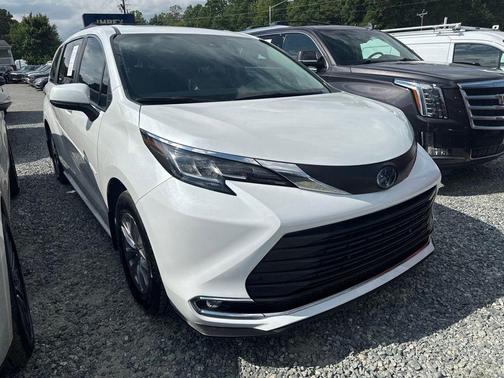Wind Chill Pearl 2022 Toyota Sienna XLE