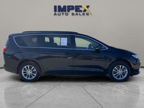 2021 Chrysler Pacifica Touring AWD