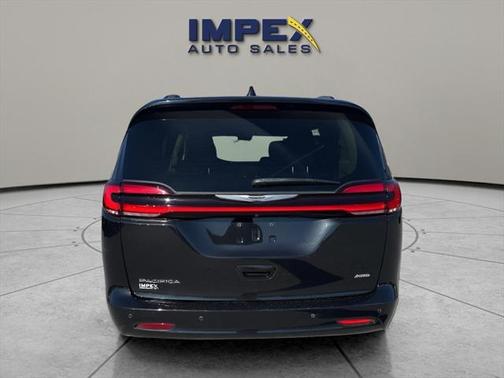 2021 Chrysler Pacifica Touring AWD