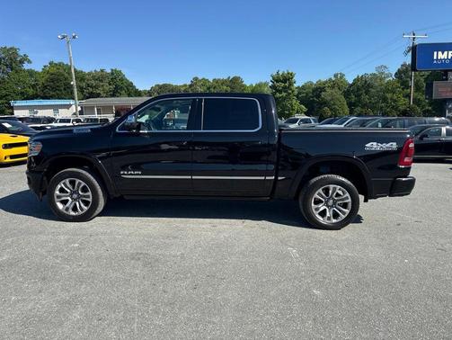 Diamond Black Crystal Pearlcoat 2024 RAM 1500 Limited