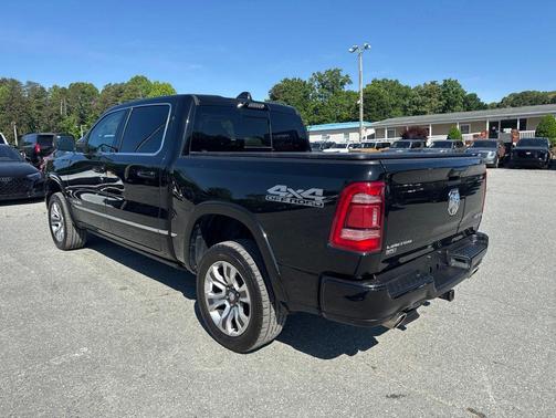 Diamond Black Crystal Pearlcoat 2024 RAM 1500 Limited