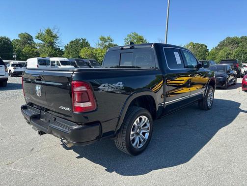 Diamond Black Crystal Pearlcoat 2024 RAM 1500 Limited