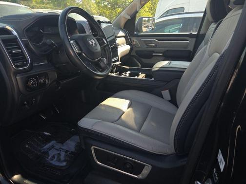 Diamond Black Crystal Pearlcoat 2024 RAM 1500 Limited