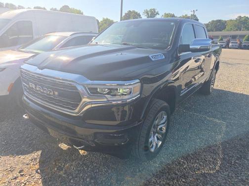 Diamond Black Crystal Pearlcoat 2024 RAM 1500 Limited
