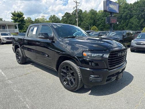 Diamond Black Crystal Pearlcoat 2025 RAM 1500 Laramie