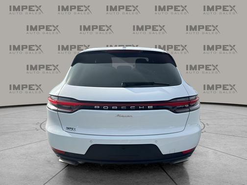 2021 Porsche Macan Base