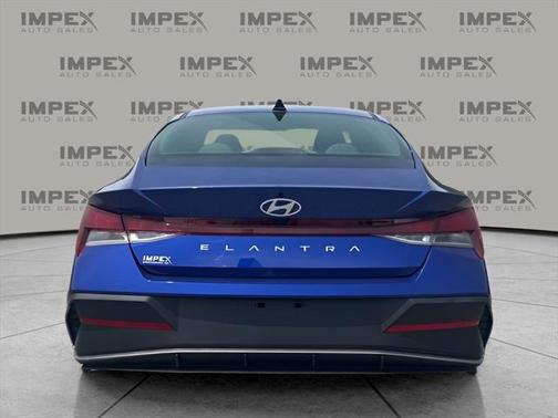 2025 Hyundai ELANTRA SE