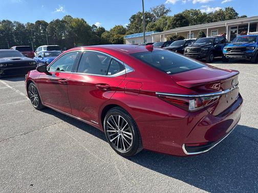Matador Red Mica 2022 Lexus ES 300h Base