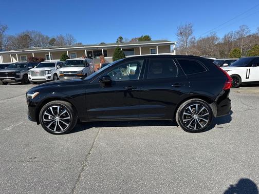 2025 Volvo XC60 B5 Plus