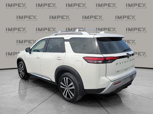 2024 Nissan Pathfinder Platinum FWD