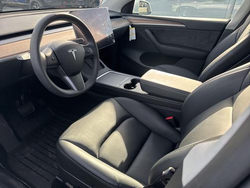 2024 Tesla Model Y Long Range Dual Motor All-Wheel Drive