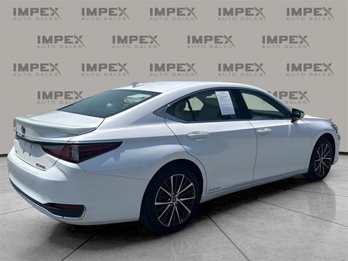 2022 Lexus ES 300h Base