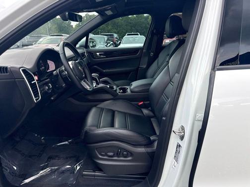 White 2023 Porsche Cayenne Cayenne