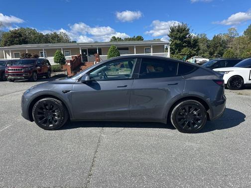 2022 Tesla Model Y Long Range Dual Motor All-Wheel Drive