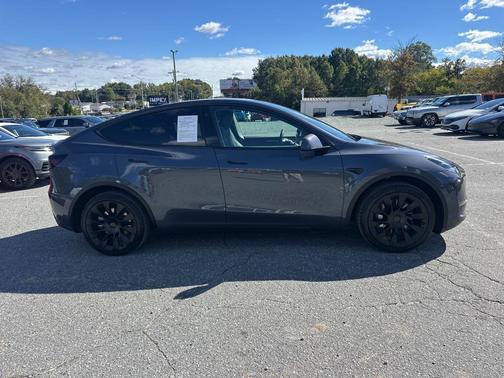 2022 Tesla Model Y Long Range Dual Motor All-Wheel Drive