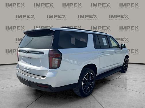 Iridescent Pearl Tricoat 2024 Chevrolet Suburban RST