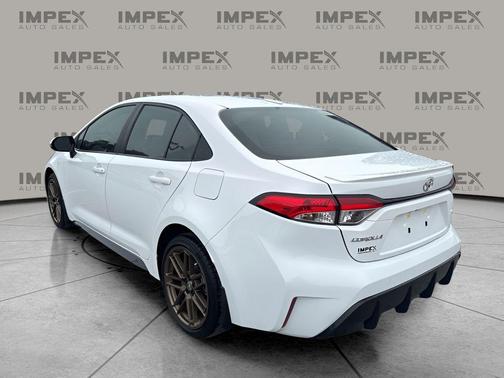 Ice Cap 2024 Toyota Corolla SE