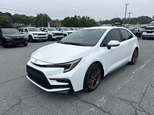 Ice Cap 2024 Toyota Corolla SE