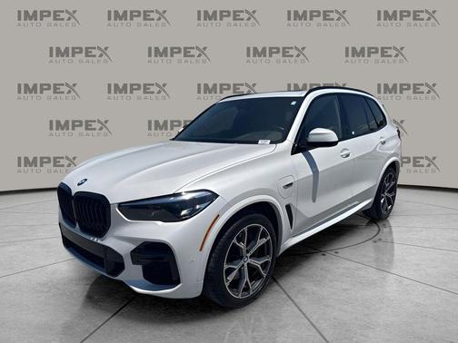 Mineral White Metallic 2023 BMW X5 PHEV xDrive45e