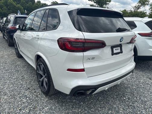Mineral White Metallic 2023 BMW X5 PHEV xDrive45e