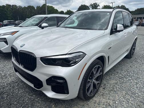 Mineral White Metallic 2023 BMW X5 PHEV xDrive45e