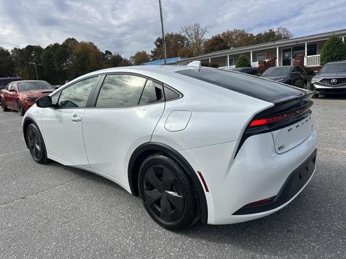 2025 Toyota Prius LE