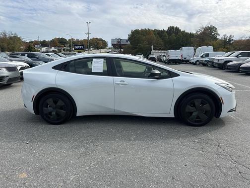 2025 Toyota Prius LE