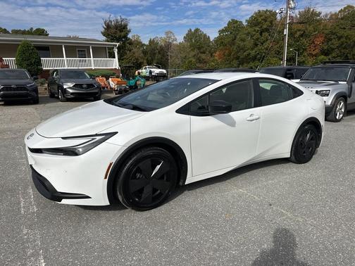2025 Toyota Prius LE