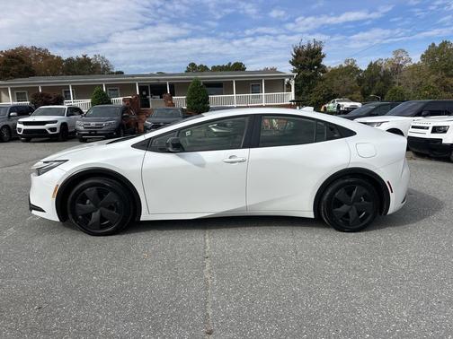 2025 Toyota Prius LE