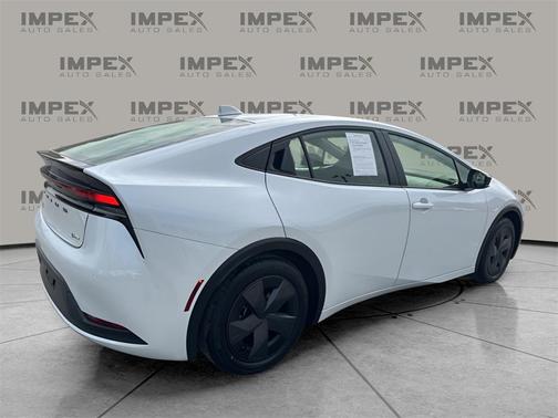 2025 Toyota Prius LE