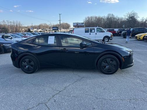 2025 Toyota Prius LE