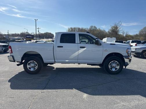 2023 RAM 2500 Tradesman Crew Cab 4x4 6'4' Box