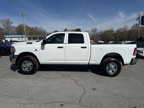 2023 RAM 2500 Tradesman Crew Cab 4x4 6'4' Box
