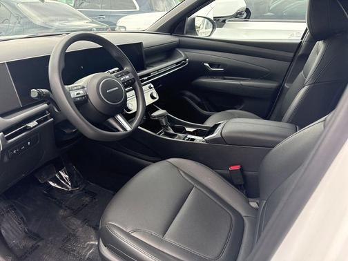 Atlas White 2025 Hyundai SANTA CRUZ SEL