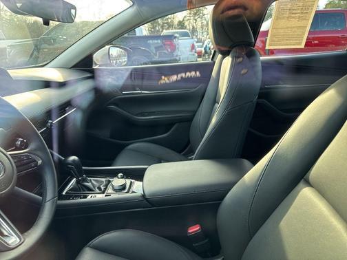 2025 Mazda Mazda3 FWD w/Preferred Package