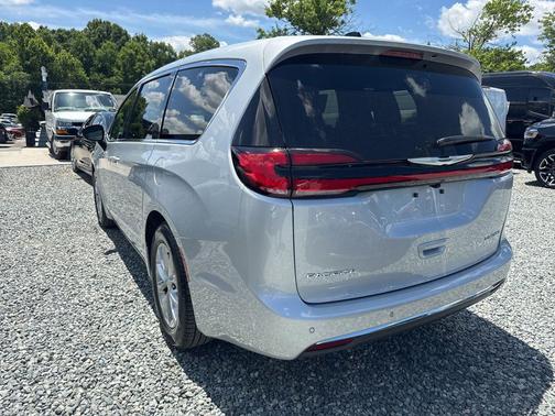 Silver Mist Clearcoat 2026 Chrysler Pacifica Limited
