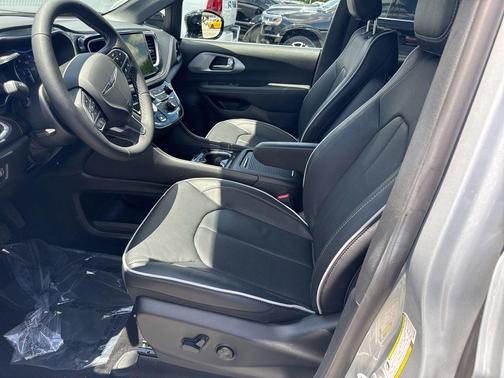 Silver Mist Clearcoat 2026 Chrysler Pacifica Limited