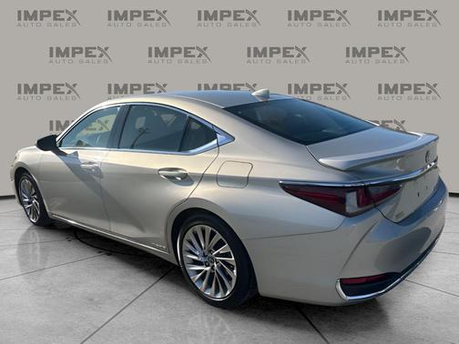 2022 Lexus ES 300h Ultra Luxury