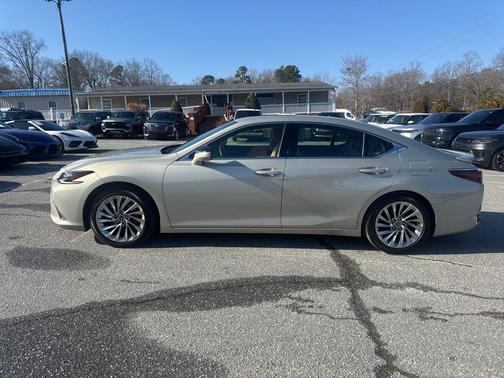 2022 Lexus ES 300h Ultra Luxury