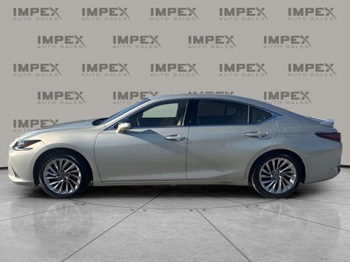 2022 Lexus ES 300h Ultra Luxury