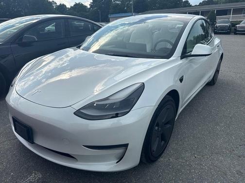 Pearl White Multi-Coat 2023 Tesla Model 3 Standard Range