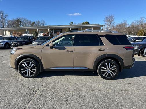 2024 Nissan Pathfinder Platinum