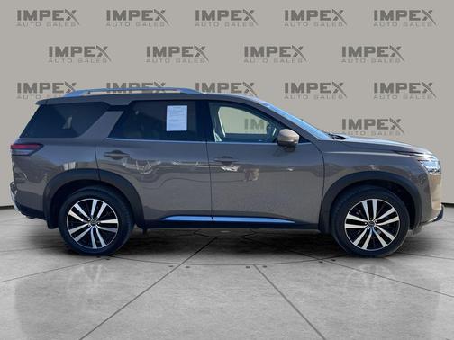 2024 Nissan Pathfinder Platinum