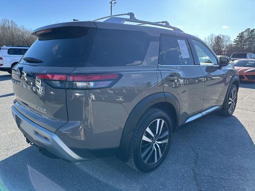 2024 Nissan Pathfinder Platinum