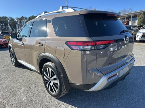 2024 Nissan Pathfinder Platinum