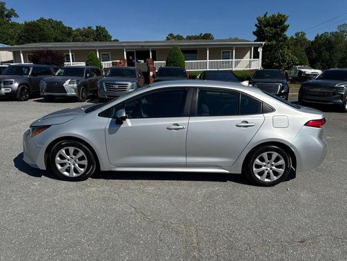 Classic Silver Metallic 2024 Toyota Corolla LE