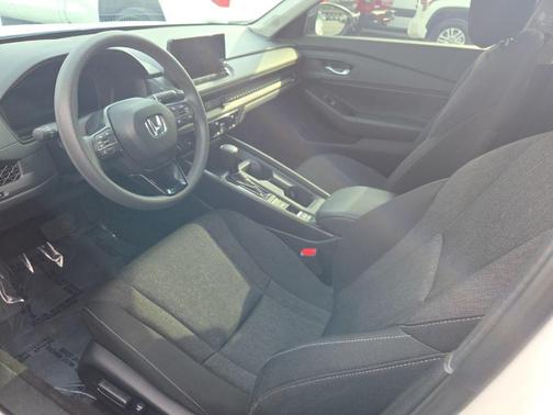 Platinum White Pearl 2025 Honda Accord SE
