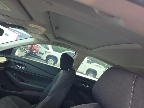 Platinum White Pearl 2025 Honda Accord SE