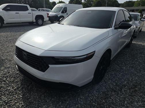 Platinum White Pearl 2025 Honda Accord SE