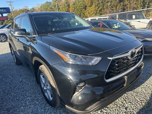 2022 Toyota Highlander LE